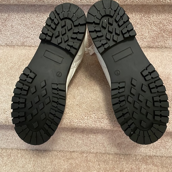 Brand New White Combat style boots. New in Packaging. Size 9 (see notation) NWT - Picture 5 of 11